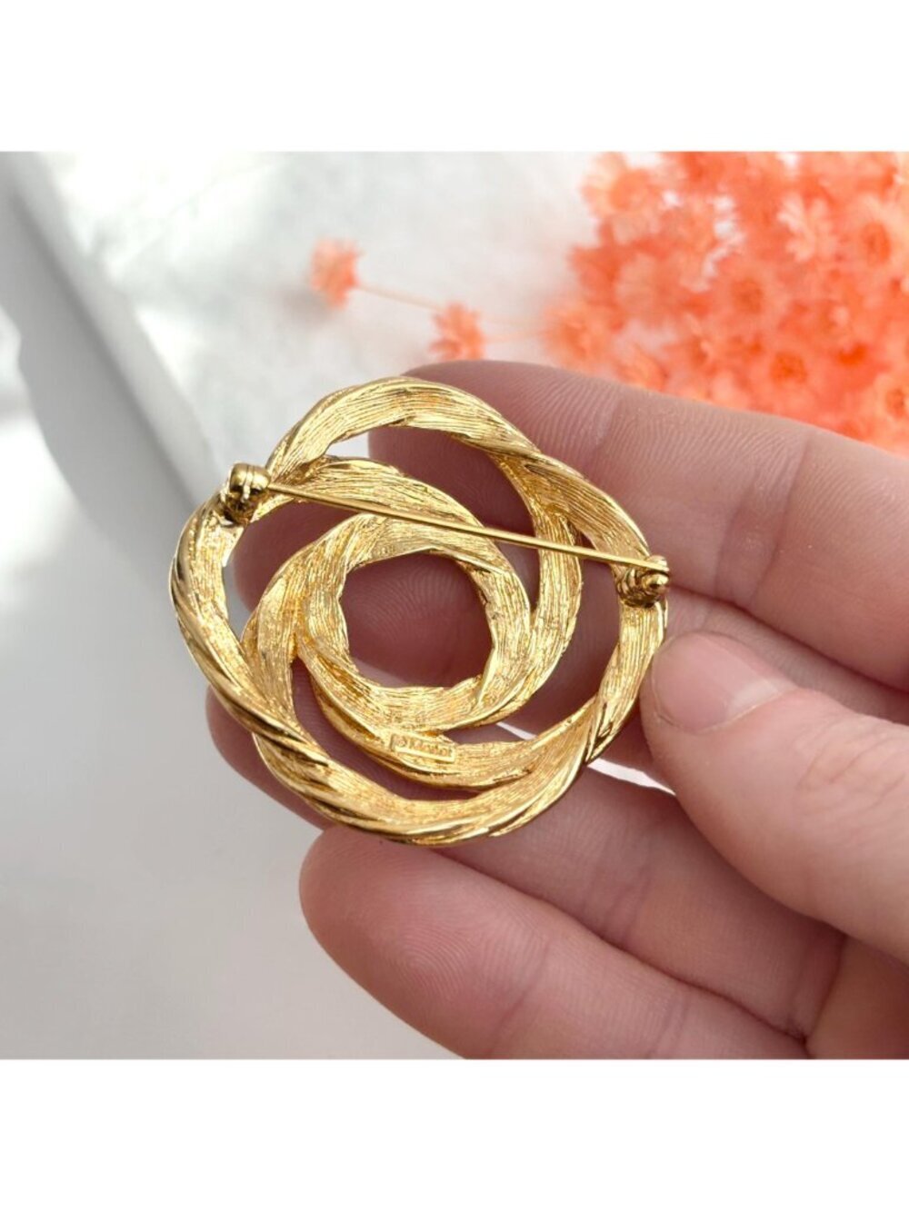 Monet Signed Abstract Braided Gold Toned 80's Vintage Costume Jewelry Brooch - Picture 4 of 8